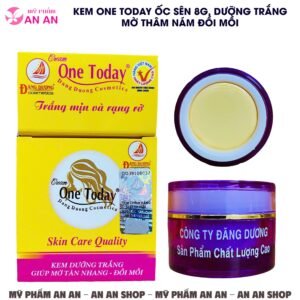 Kem One Today Ốc Sên 8g dạng hũ nhỏ gọn, hỗ trợ dưỡng ẩm và chăm sóc làn da không đều màu.